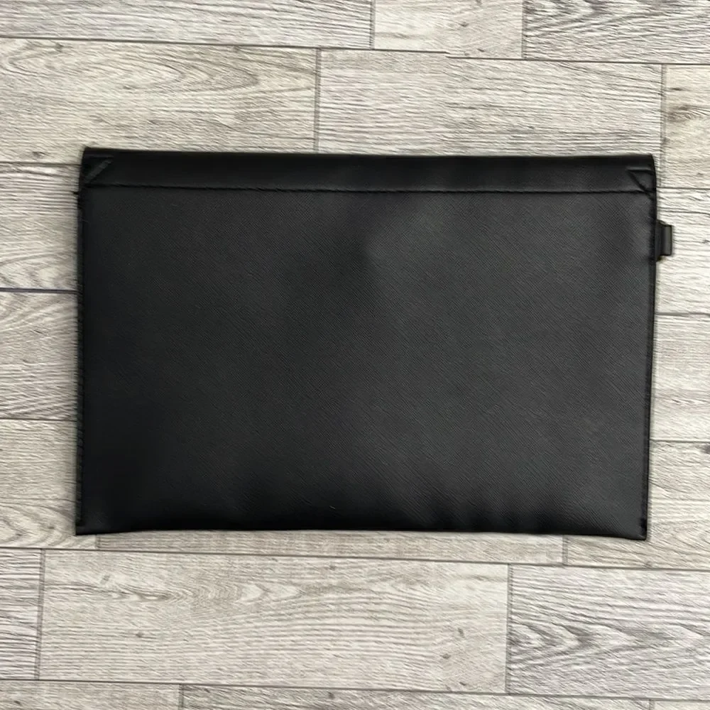 Elim & Paul Black Clutch